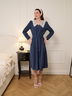 Платье с кружевным воротником