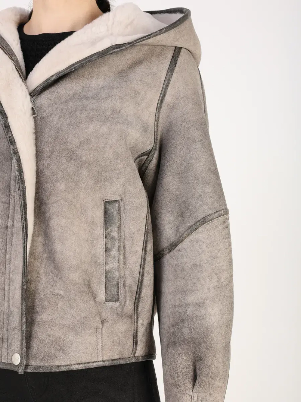 Дубленка зимняя натуральная короткая куртка с капюшоном