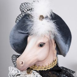 Кукла интерьерная коллекционная Лошадь Виконтесса