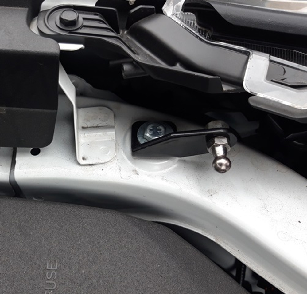 Упор (амортизатор) капота для Toyota Rav 4 XA50 (2018-) Autoinnovation.15-08