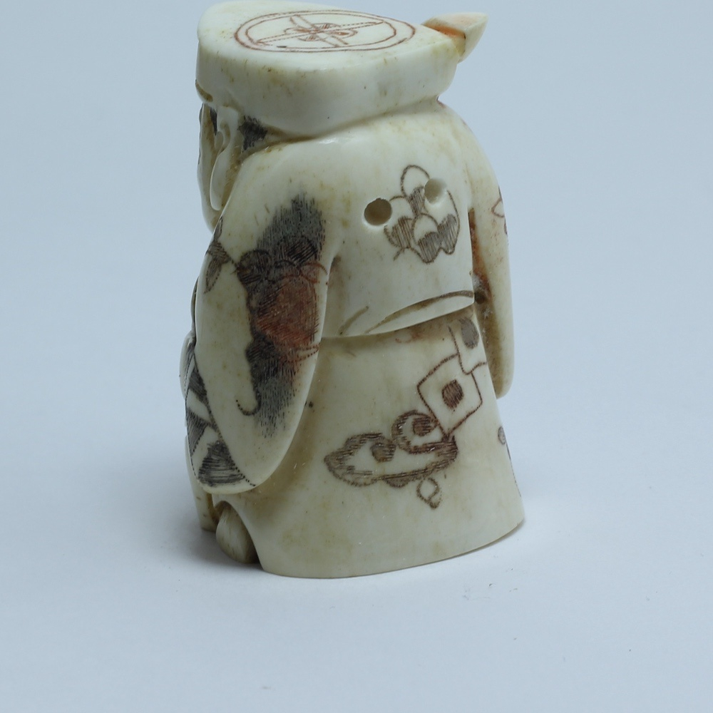 Нэцкэ Эбису с волшебным карпом и посохом