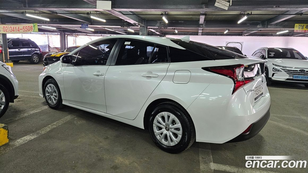 Toyota Prius 4 Generation 1.8 (03.2021)