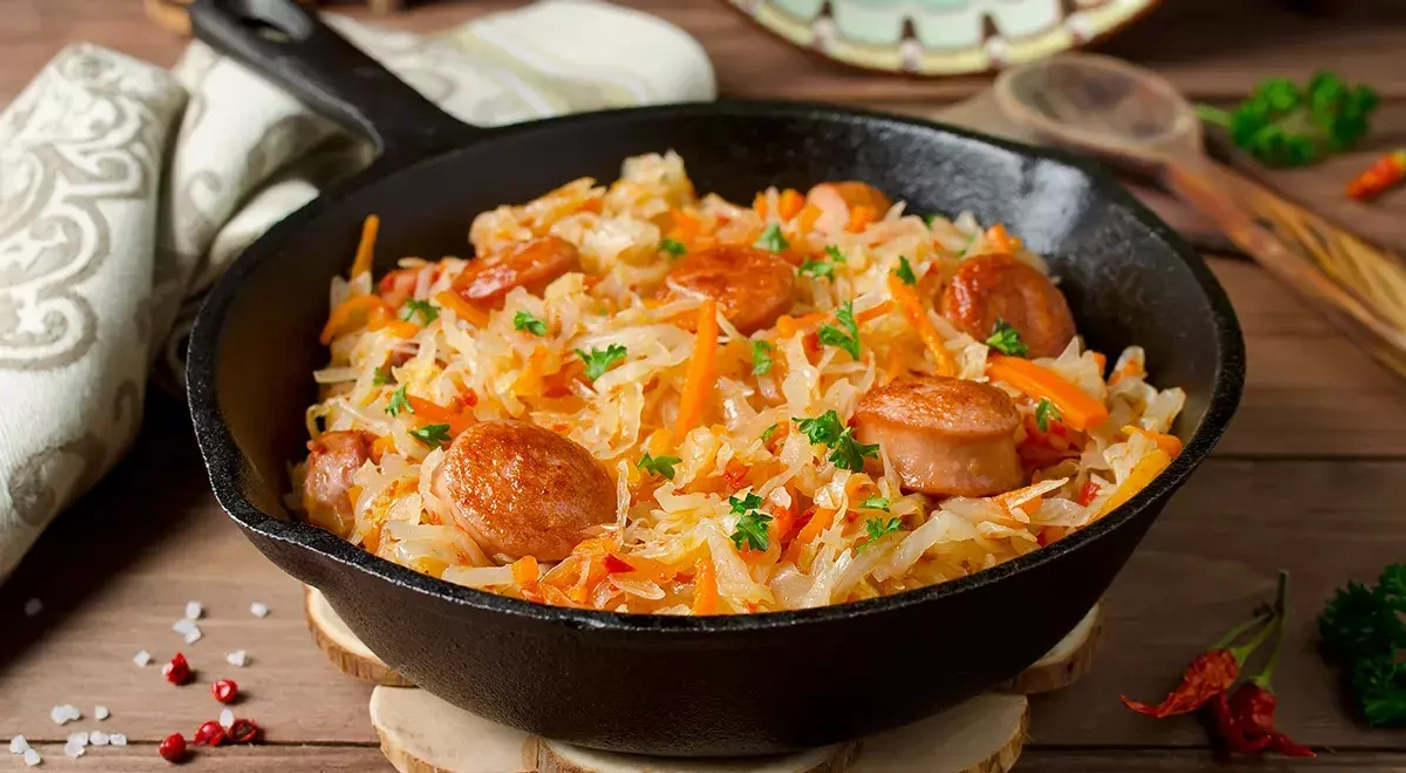 Квашеная капуста тушеная с сосисками – быстрый и вкусный ужин