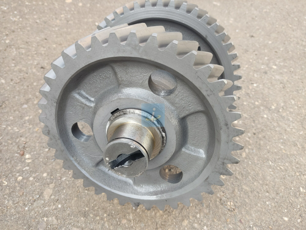 Вал промежуточный в сборе (13 зуб.) 236-1701048-Б в сборе с шестернями