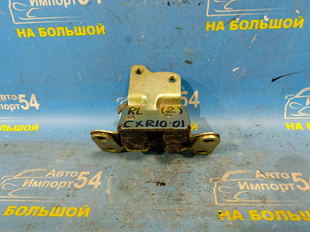 Замок двери задней левой TOYOTA ESTIMA 1993