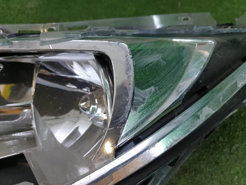 Битая Фара левая Toyota Corolla E160 15-19 галоген