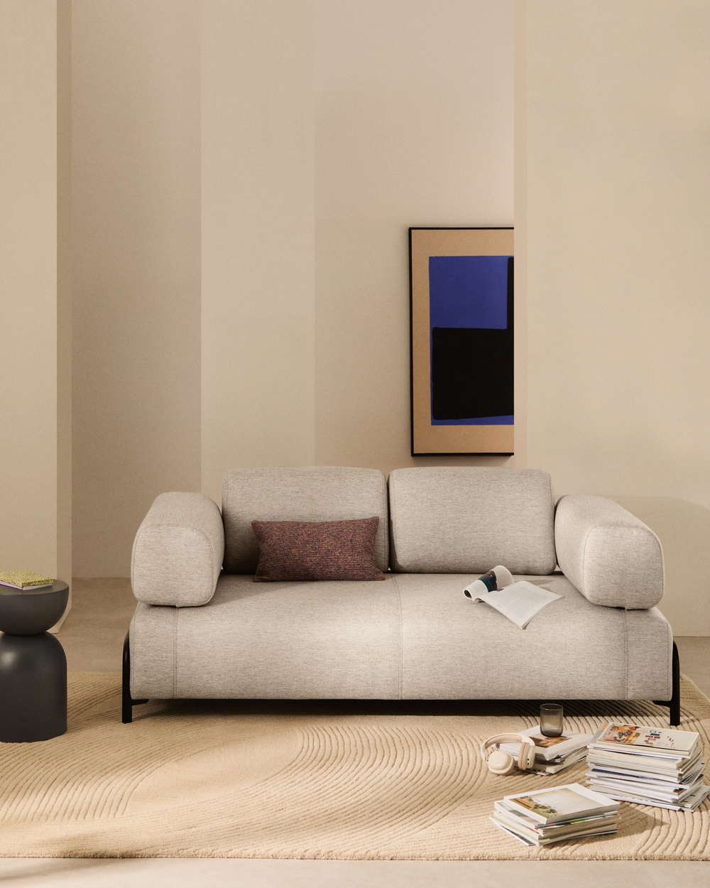 2-местный диван Compo серо-бежевого цвета с чёрным металлическим каркасом, 200 см