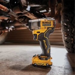 DeWalt DCF902D2K гайковерт аккумуляторный (2 x 2 Ач, ЗУ)