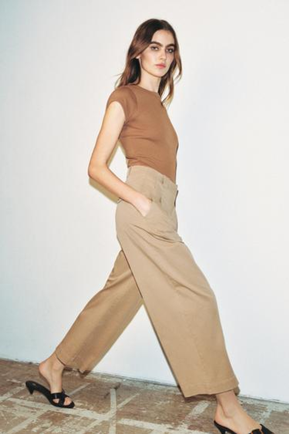 Брюки с расклешенными штанинами - ZARA