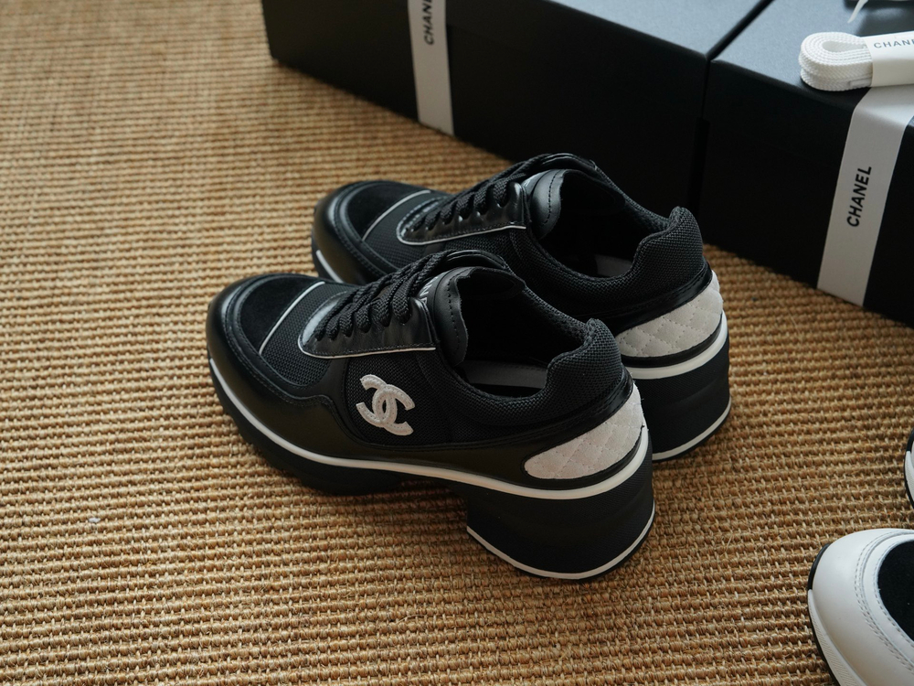 Кроссовки из натуральной кожи