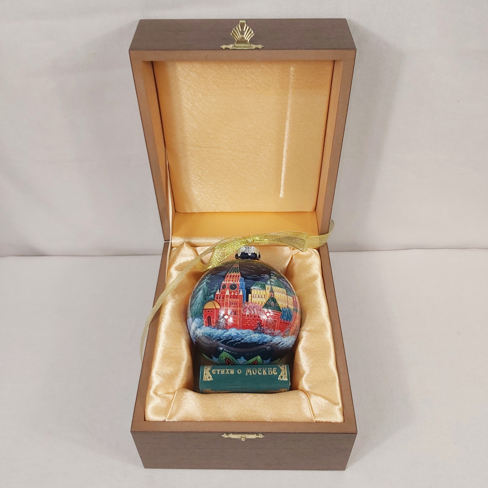 Набор шар новогодний с круговой росписью Палех "Москва"  и стихи "О Москве" в футляре