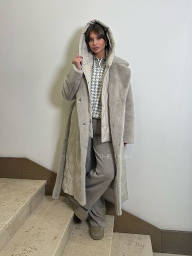 Серый комбинированный пуховик с капюшоном и поясом