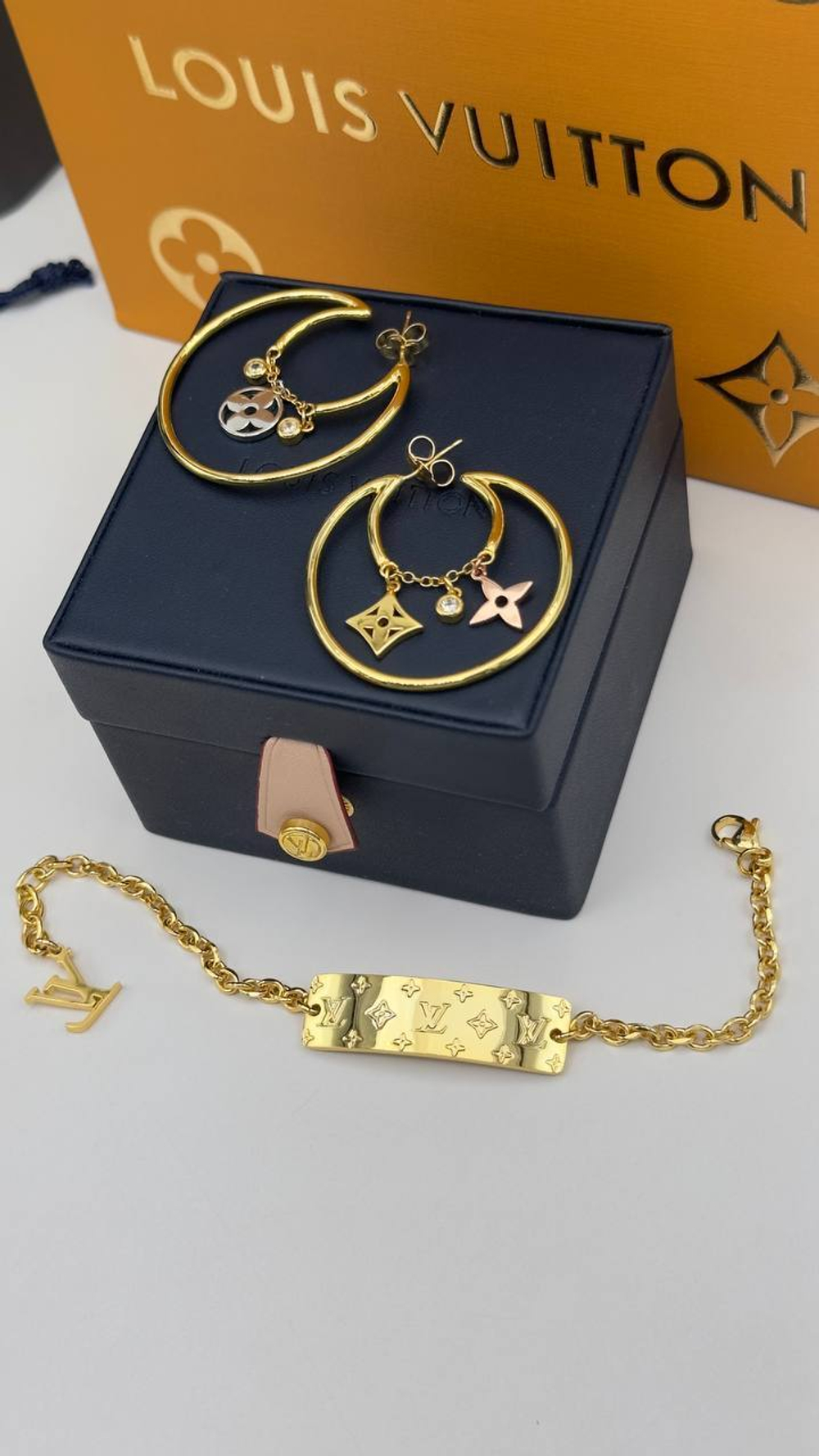 Серьги Louis Vuitton