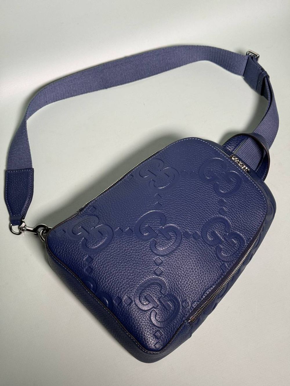 Сумка-слинг Gucci