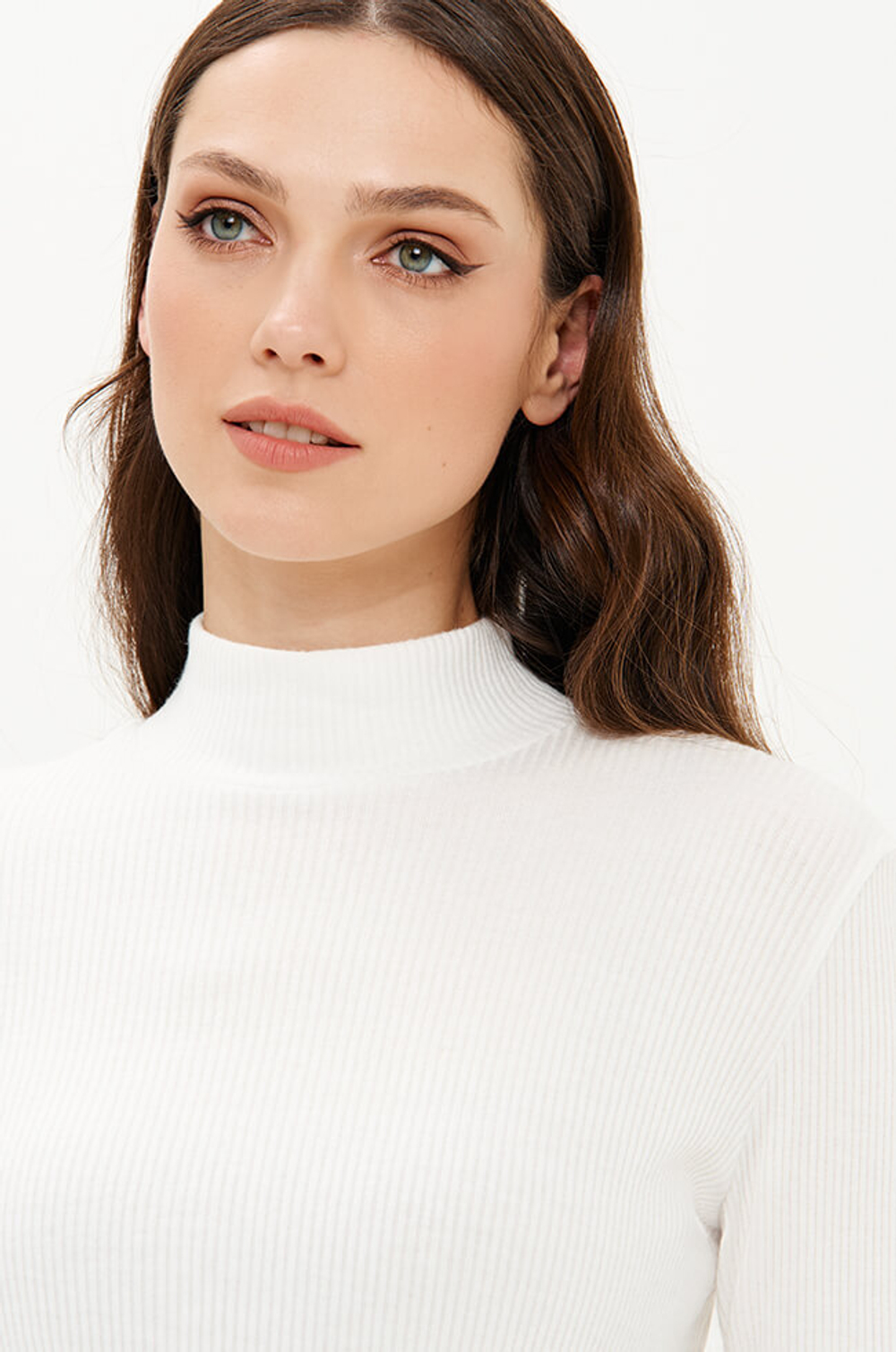 23343 Водолазка женская (молочный)