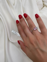 Кольцо серебристое на цепочке с розовым и белым стразами