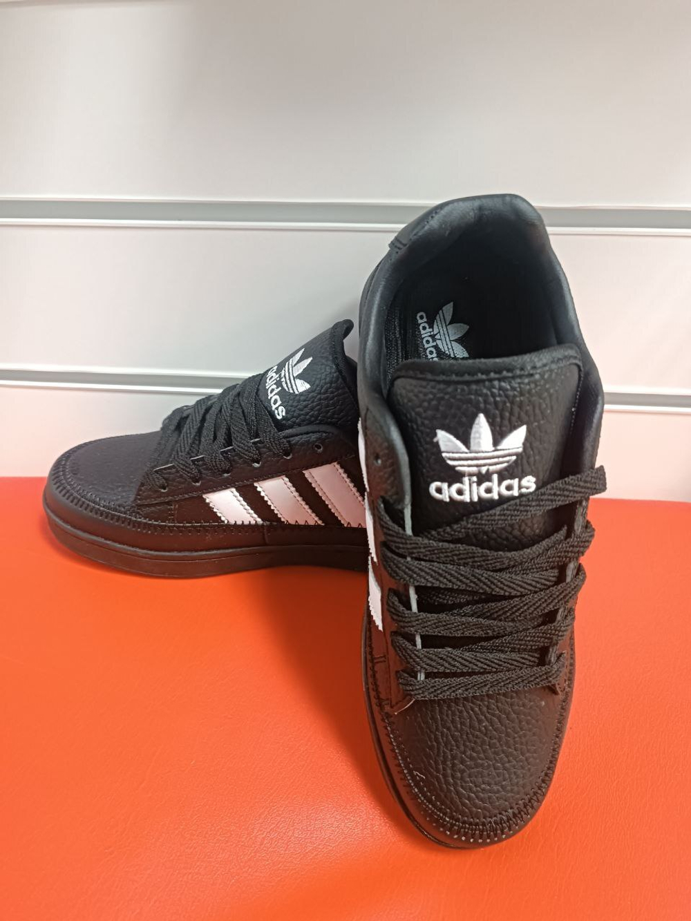 Кроссовки Adidas