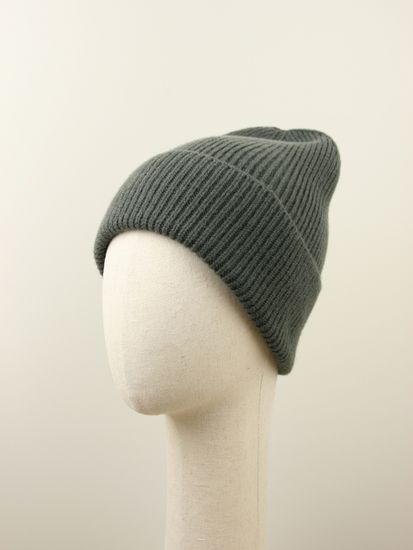 Шапка вязаная "Прогулка с корги", 100% шерсть ягнёнка, цвет гора.