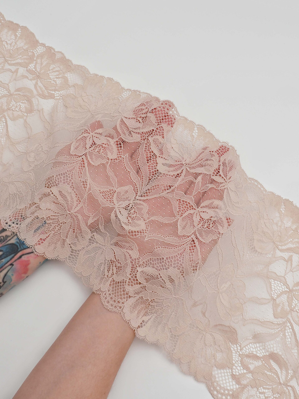 Эластичное кружево серебристый пион ширина 21 см