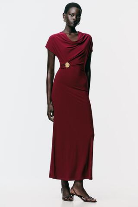 ZARA ПЛАТЬЕ СО СБОРКАМИ И ФУРНИТУРОЙ, БУРГУНДИ