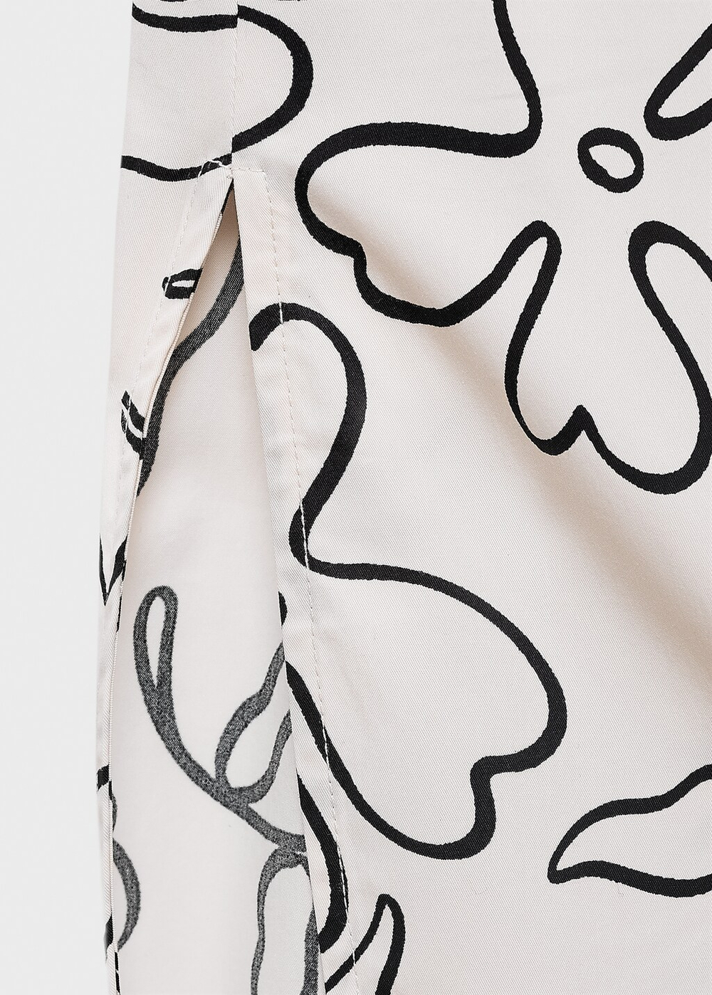 Длинная юбка с принтом и разрезом