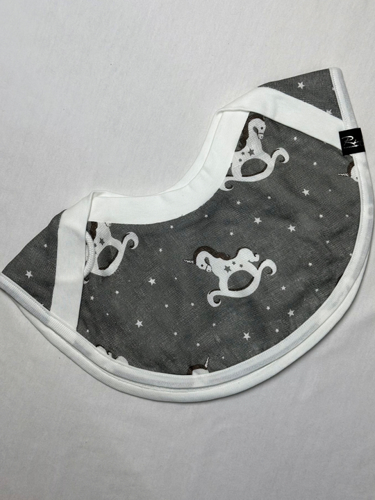 Двусторонний слюнявчик нагрудный RinaAmari Лошадки