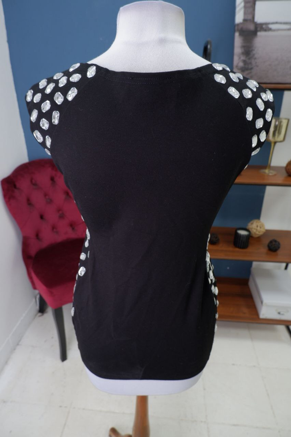 Футболка Estrella черная с камнями 40 размер