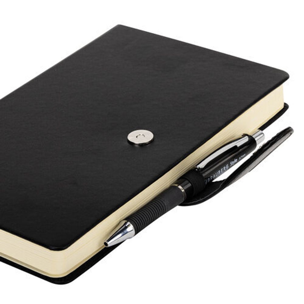 Скетчбук, слоновая кость 140 г/м2 130х210 мм, 80 л., КОЖЗАМ, застежка, BRAUBERG ART CLASSIC, черный, 116460