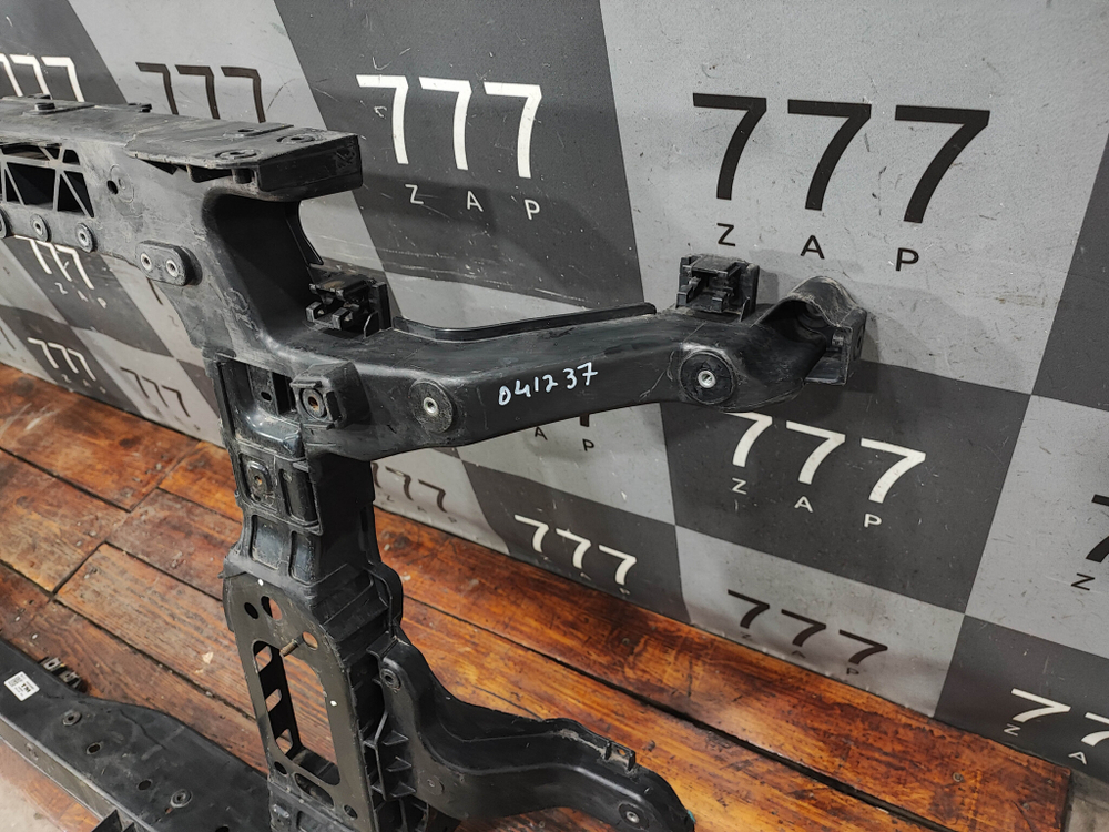 Панель передняя (телевизор) Hyundai Santa Fe 4 (TM) 18-21 Б/У Оригинал 64101S1000